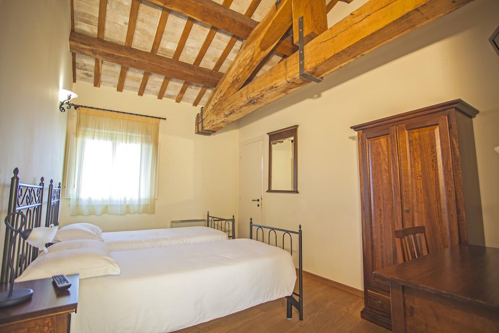 Hotel Il Ristoro Del Viandante à Offagna Chambre photo
